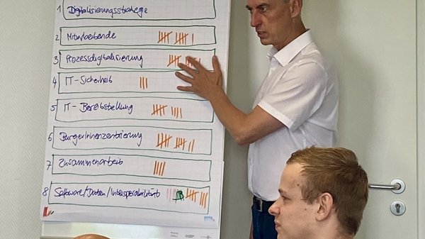 Herr Bennewitz von PD fasst erste Ergebnisse zusammen